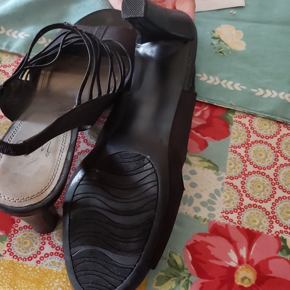 Heels - Picture 2 of 2